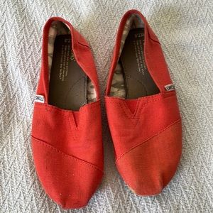 Toms originals coral red-orange sz 7.5